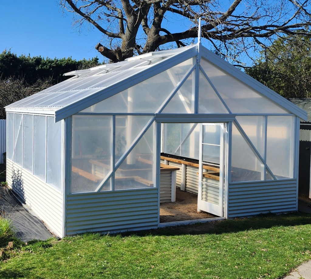 Greenhouse
Farm shed
Farm building
Country living